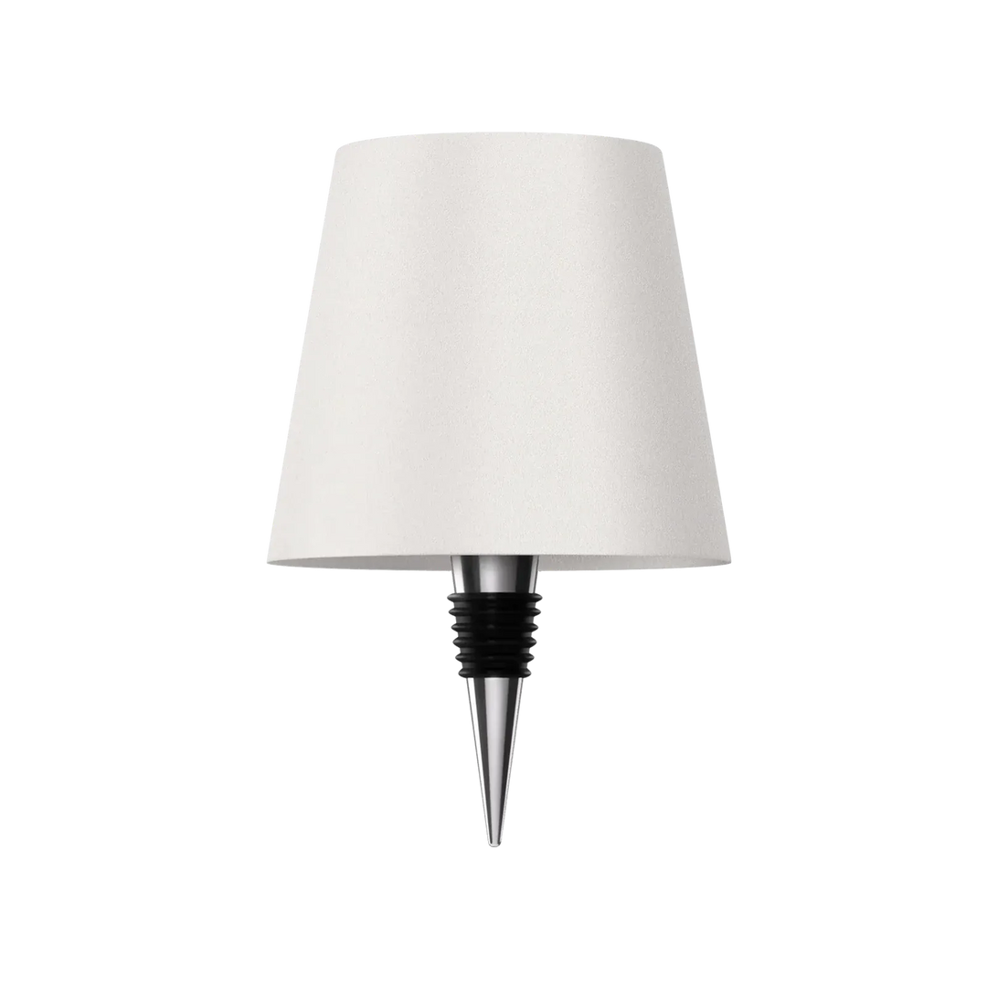 Witte lampenkap met flesstop van metaal en zwart rubber, vrijgesteld op een witte achtergrond. 12