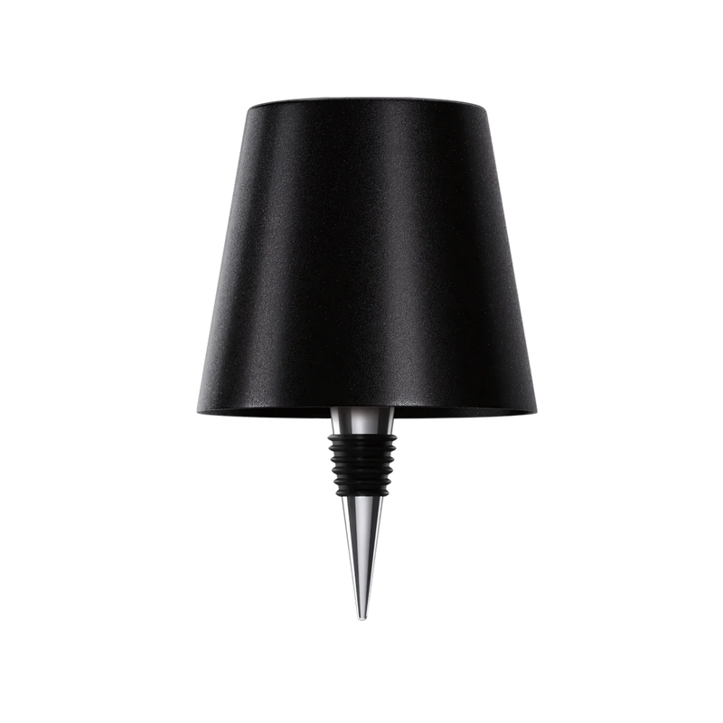 Zwarte lampenkap met flesstop in zilverkleurig metaal en zwart rubber, vrijgesteld op een witte achtergrond. 11