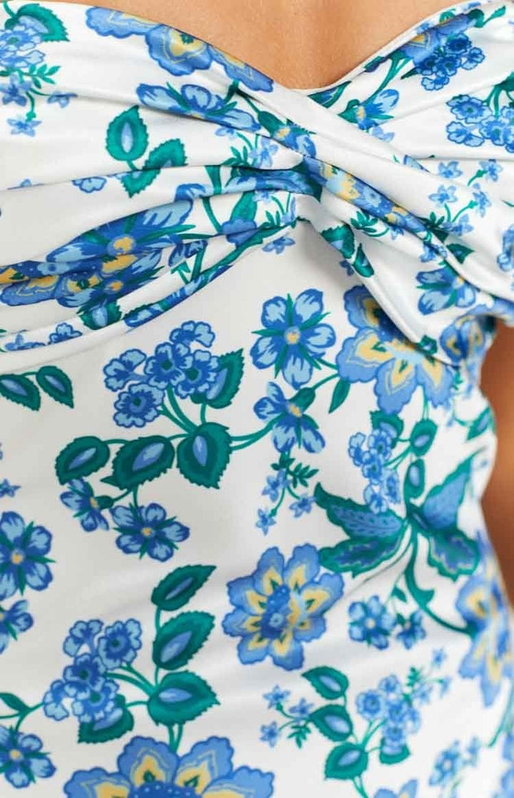 Geknöpftes Etuikleid mit blauem Blumenmuster – Mireva