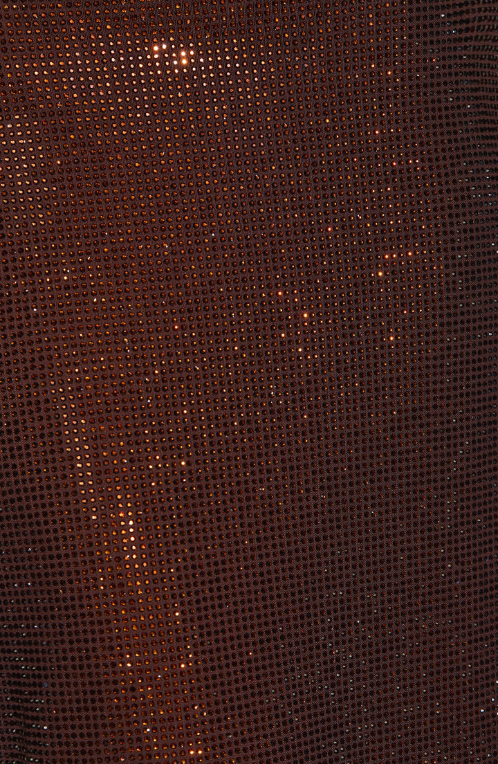 Detail van de bruine mesh-stof, volledig bezet met kleine glinsterende strassteentjes. 9