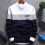 Herrenpullover mit Streifen und Colourblock-Design – Matteo