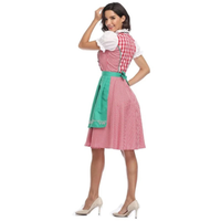 Achteraanzicht van de roze-wit geruite dirndl met groene schort en strik op de rug, model kijkt glimlachend om. 10