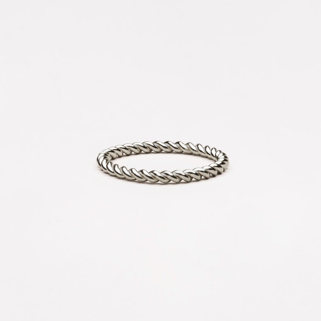 Gedrehter Ring mit Symbolik - Tessa
