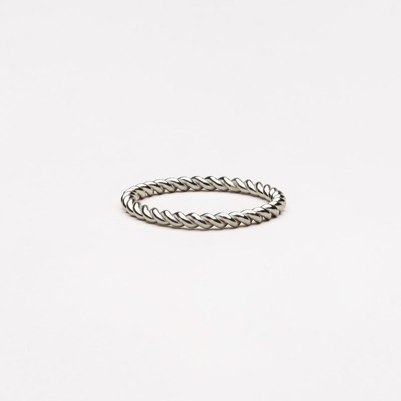 Gedrehter Ring mit Symbolik - Tessa
