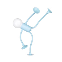Lichtblauw lampje in de vorm van een mannetje dat een handstand maakt, met zuignappen aan armen en benen, op witte achtergrond. 4