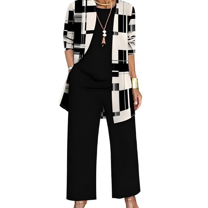Zwart-witte set: cardigan met grafische blokkenprint, zwart shirt met ronde hals en zwarte wijde broek. 8
