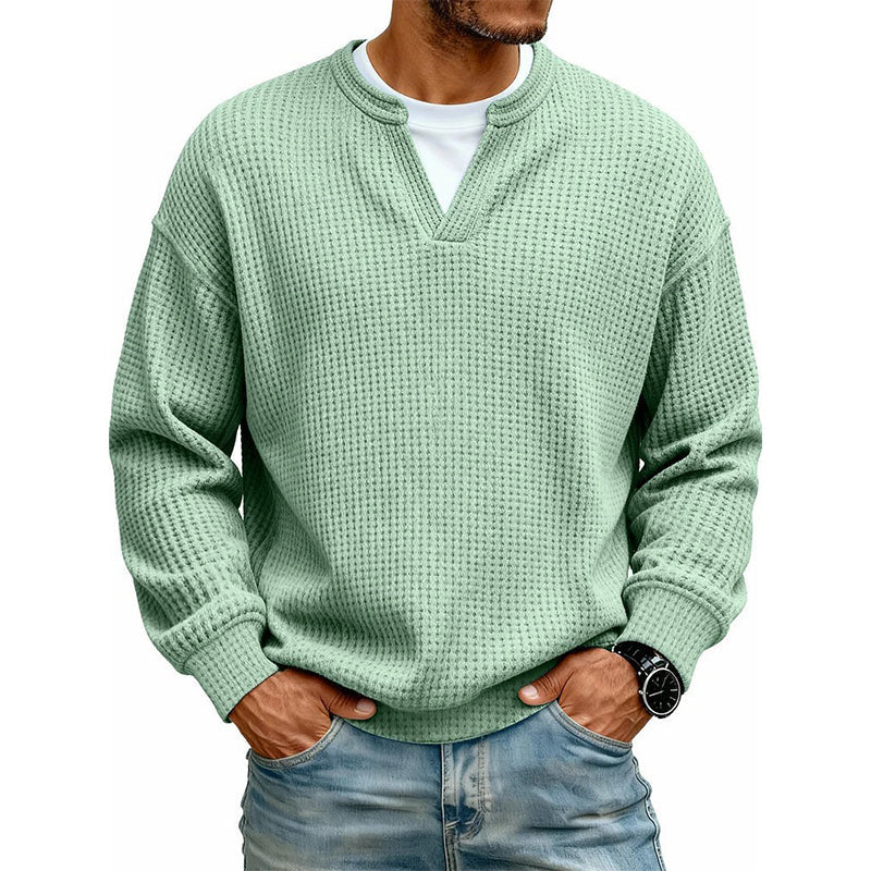 Voorkant van de wafeltop in mintgroen met neplaag, gedragen door een model met jeans en horloge. 10