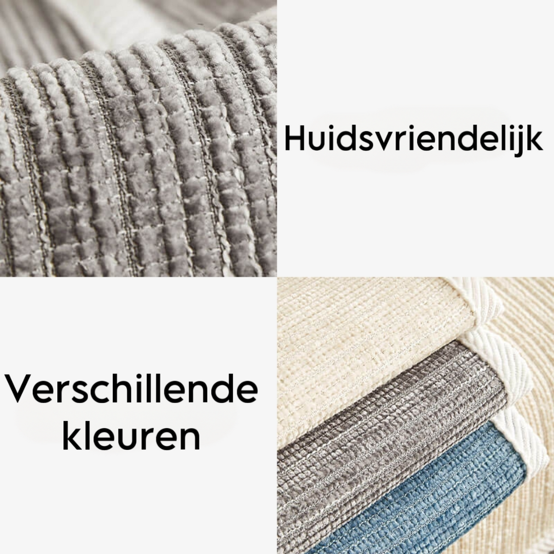 Detail van de grove chenille stof in grijs, met onderaan een stapel hoezen in crème, grijs en blauw. 5
