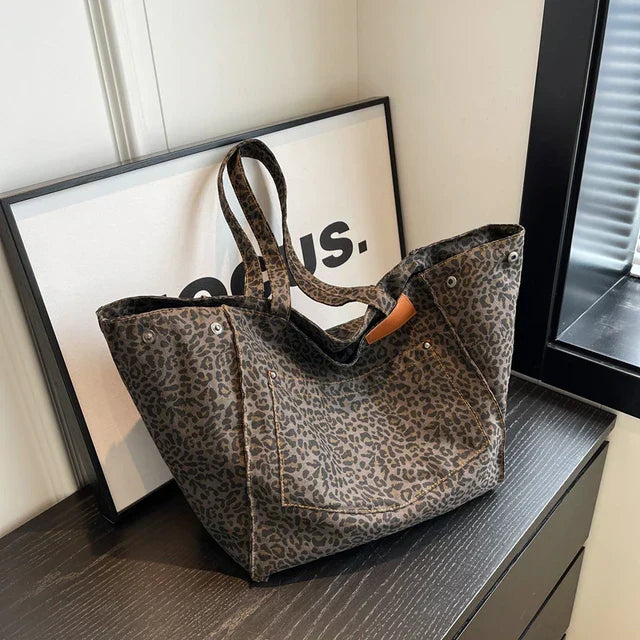 Oversize Canvas-Schultertasche mit Leopardenmuster - Lila