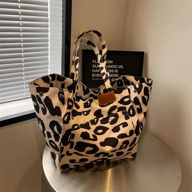 Oversize Canvas-Schultertasche mit Leopardenmuster - Lila