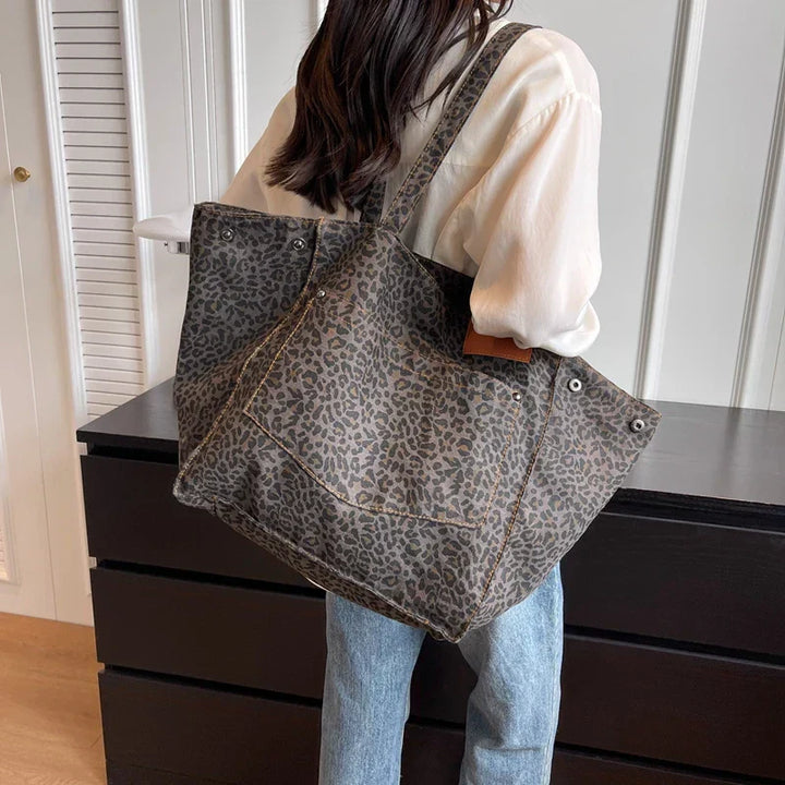 Oversize Canvas-Schultertasche mit Leopardenmuster - Lila
