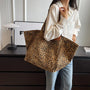 Oversize Canvas-Schultertasche mit Leopardenmuster - Lila