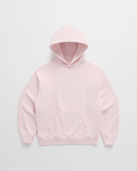 Lichtroze hoodie van voren, met witte stiksels langs de capuchonrand, een buidelzak en geribbelde manchetten. 3