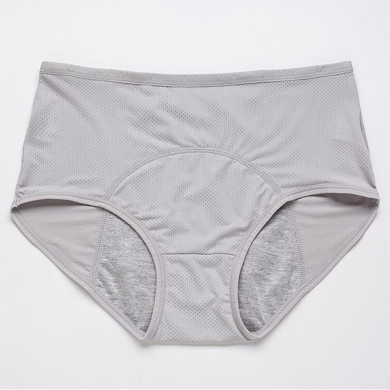 Lichtgrijze slip met hoge taille van voren, met gaatjesstof en een grijze voering in het kruis. 15