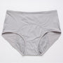 Lichtgrijze slip met hoge taille van voren, met gaatjesstof en een grijze voering in het kruis. 15