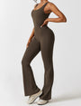 Rückenfreier Jumpsuit mit ausgestellten Hosenbeinen - Liv