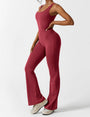 Rückenfreier Jumpsuit mit ausgestellten Hosenbeinen - Liv