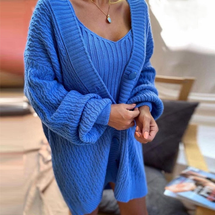 Knitted cardigan with buttons