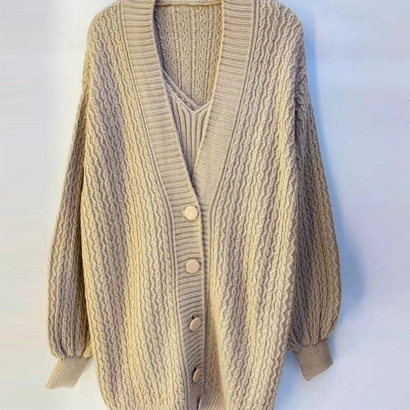 Knitted cardigan with buttons