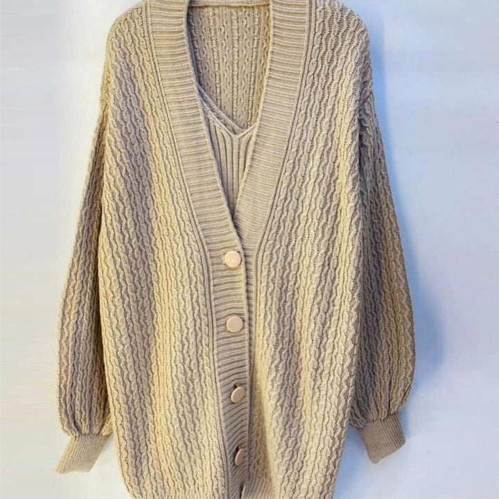 Knitted cardigan with buttons