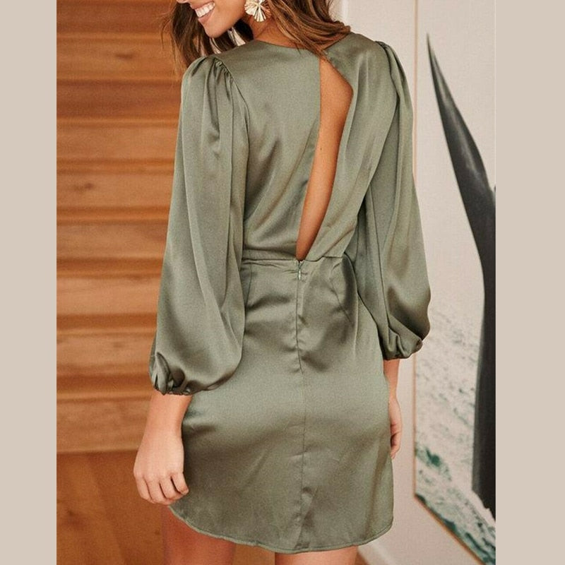 Elegantes A-Linien-Strandkleid mit langen Ärmeln | V-Ausschnitt Falten-Outfit