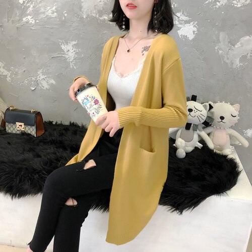 Long knitted cardigan with pockets