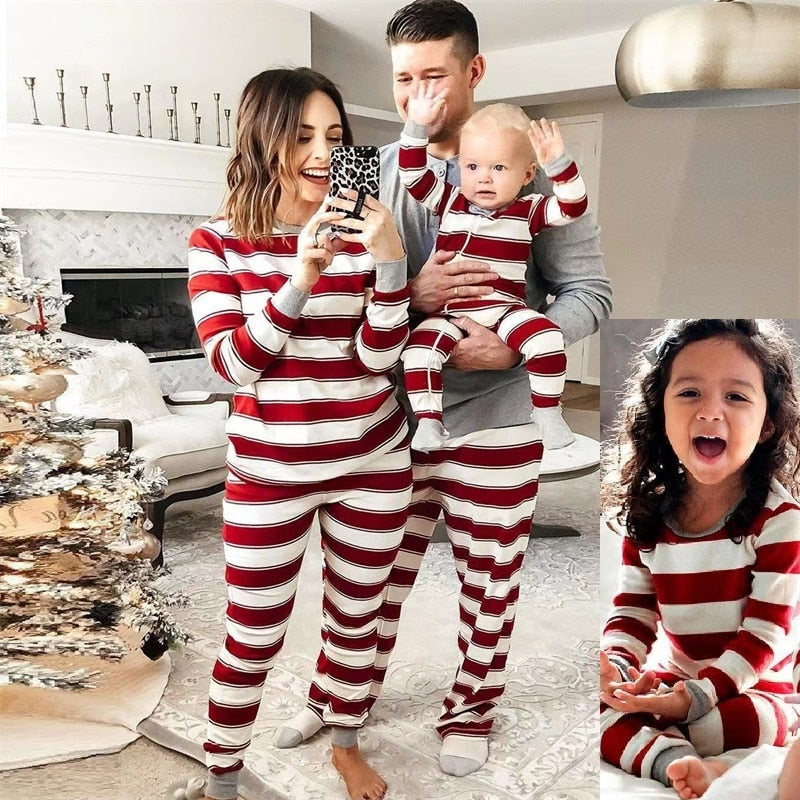 Gestreifte Weihnachts-Familien-Outfits zum Anpassen