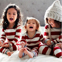 Gestreifte Weihnachts-Familien-Outfits zum Anpassen