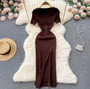 Schickes Gestricktes Kleid mit Quadratischem Ausschnitt | Kurze Ärmel Schlanke Taille mit Schlitz