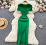 Schickes Gestricktes Kleid mit Quadratischem Ausschnitt | Kurze Ärmel Schlanke Taille mit Schlitz