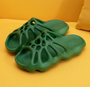 Cut-out Plateau-Slipper™