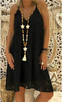 CharmZ™: Attraktives Kleid mit V-Ausschnitt-Design
